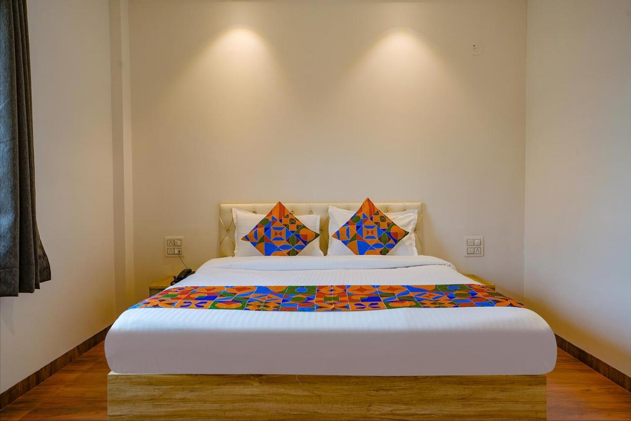 Collection O Hotel Farmaish Garden Chinchvad Exterior foto