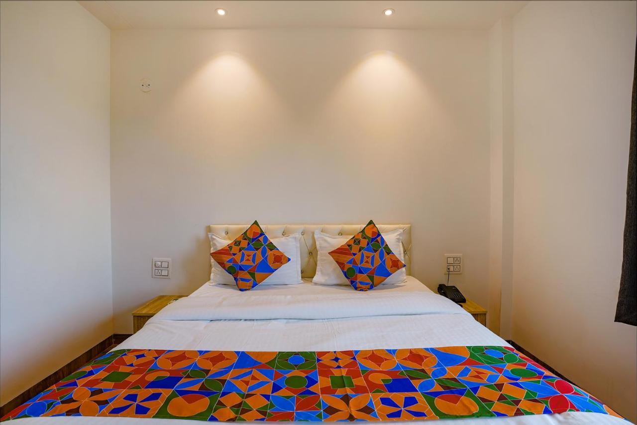 Collection O Hotel Farmaish Garden Chinchvad Exterior foto
